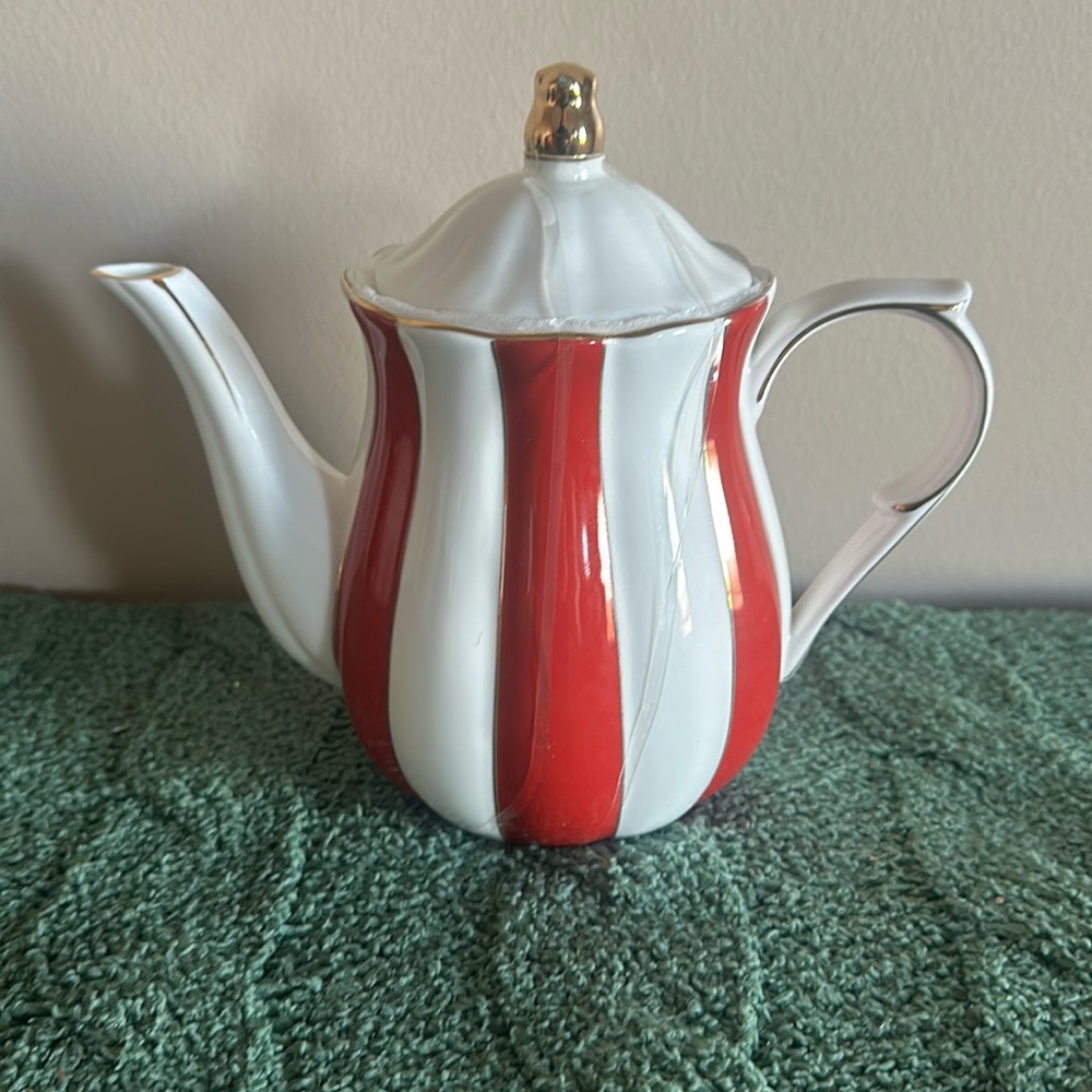 Grace Teaware Red & White Teapot Holiday Gold Trim NEW